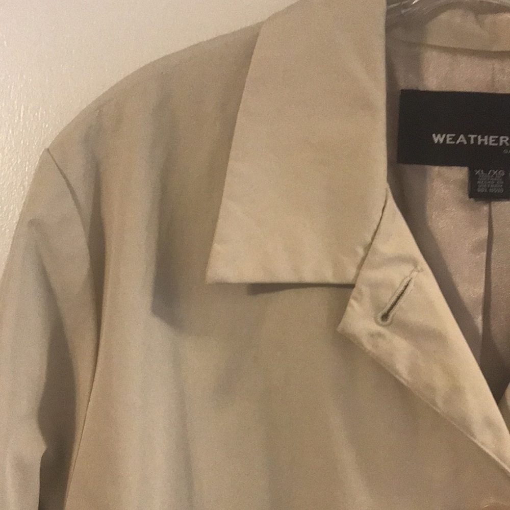 Weatherproof tan raincoat - Picture 2 of 9